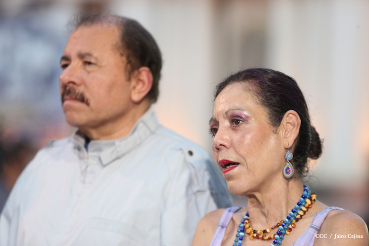 Daniel y Rosario rinden homenaje al Comandante Tom&aacute;s Borge